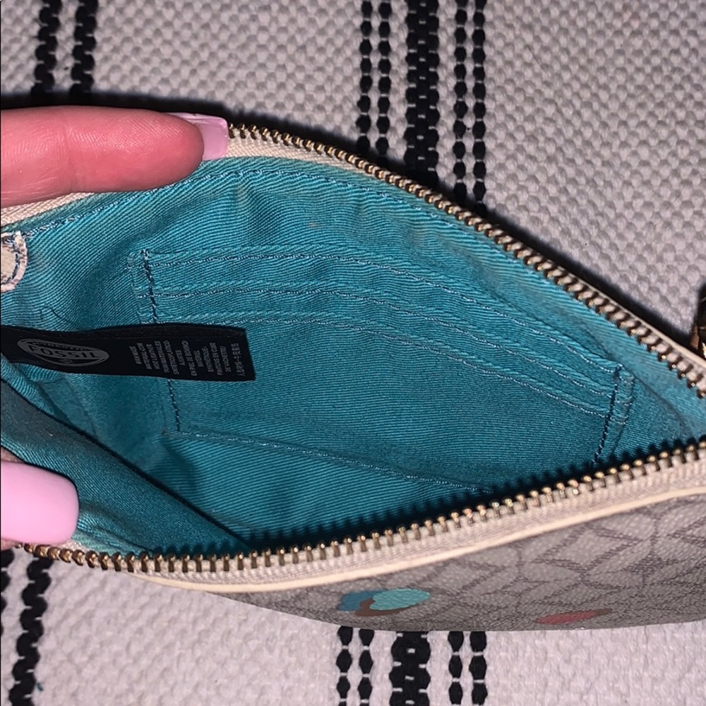 Small Signature With Heart Print Fossil Clutch. - image 3